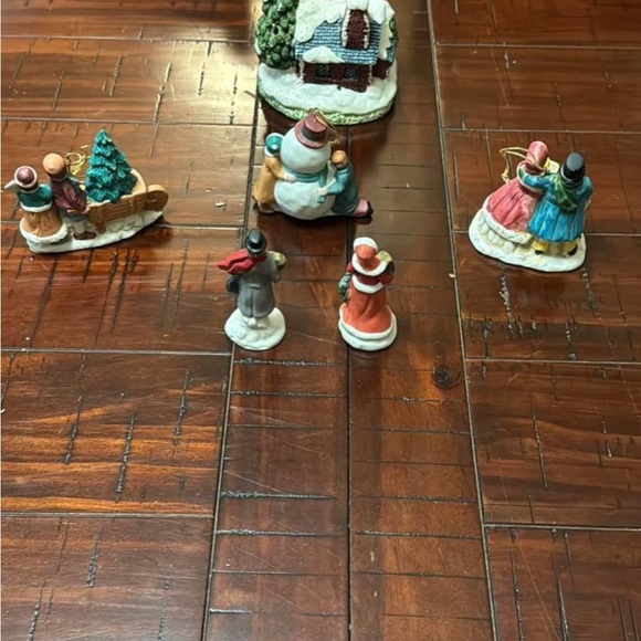 Ceramic Christmas Figurines - Picture 7 of 8